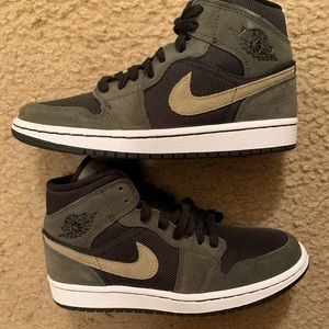 Women’s Air Jordan 1 Mid “Military Olive” Size 7W